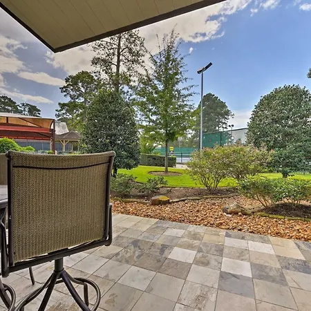 Idyllic Montgomery Condo With Pool And Lake View!